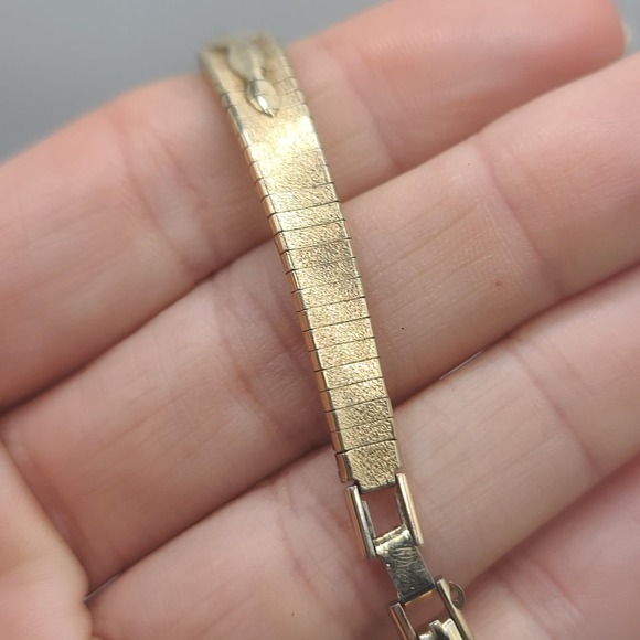 Vintage Caravelle Watch Ladies Not Working - Picture 3 of 7